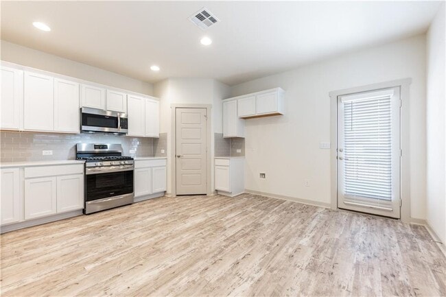 Building Photo - 8304 Mimi Ln