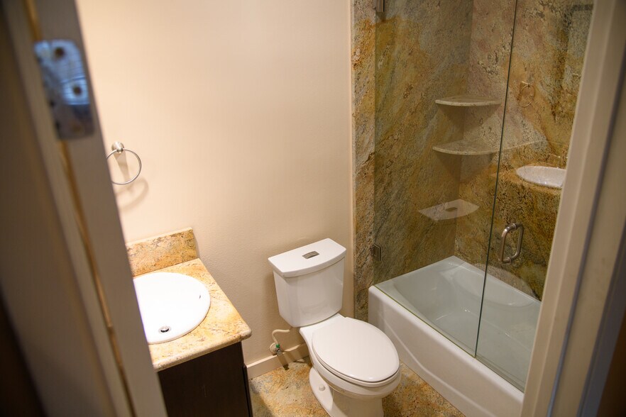 Guest Bath - 10809 Huston St