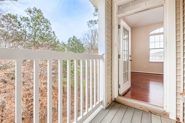 Building Photo - Riverside  Condo-RARE-Ready Now