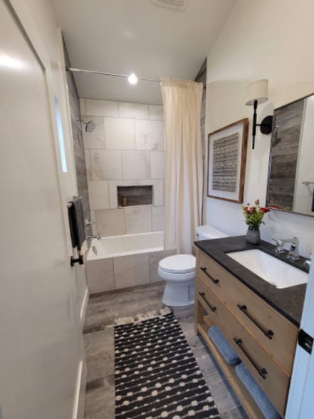 Building Photo - 3649 Cazador St