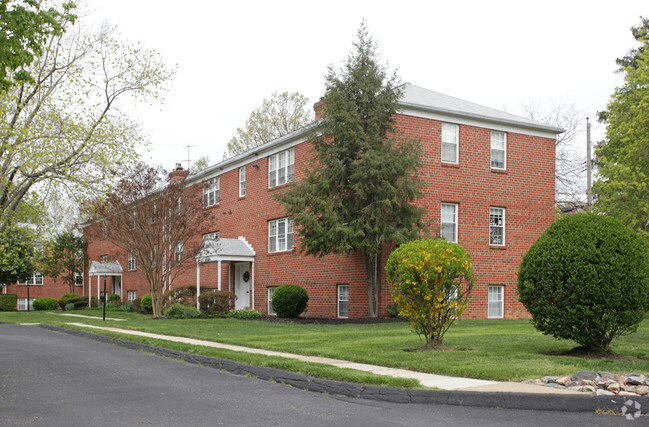 Primary Photo - Pinehurst Apartments