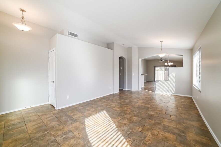 Building Photo - 3510 W Thurman Dr