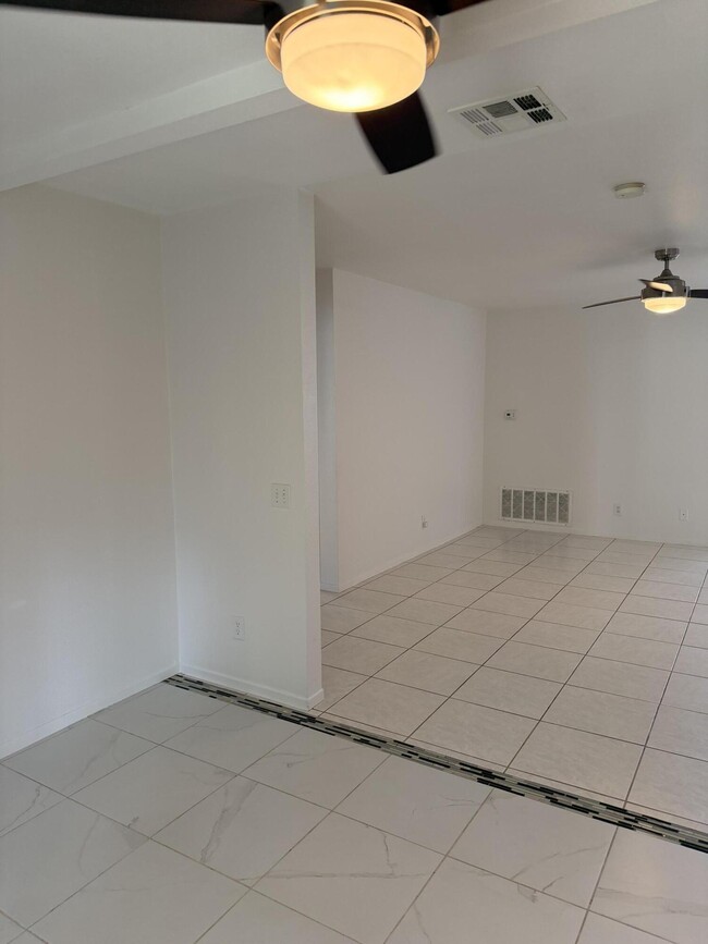 Building Photo - 51905 Avenida Velasco