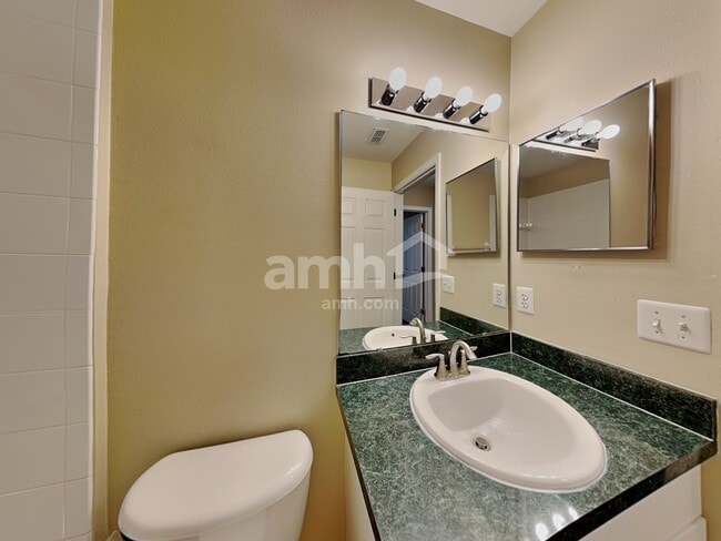 Building Photo - 214 Strada Dr