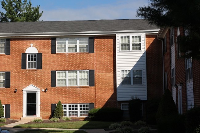 Building Photo - Villages of Queen Anne Apartments