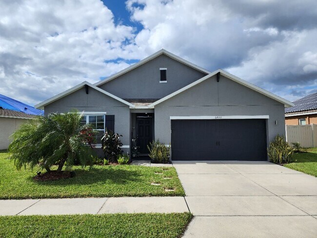 Primary Photo - Beautifully 4-Bedroom, 2-Bath house in Lak...