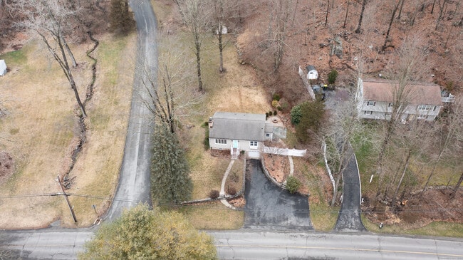 Building Photo - 5 Wood Creek Rd