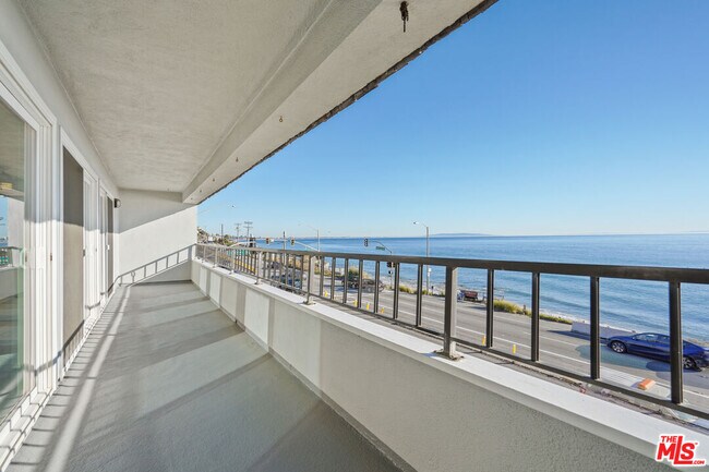 Building Photo - 18000 Coastline Dr