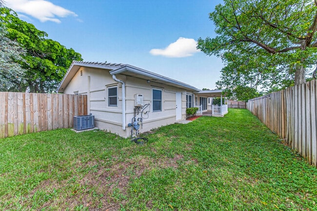 Building Photo - 2750 SE 3rd St