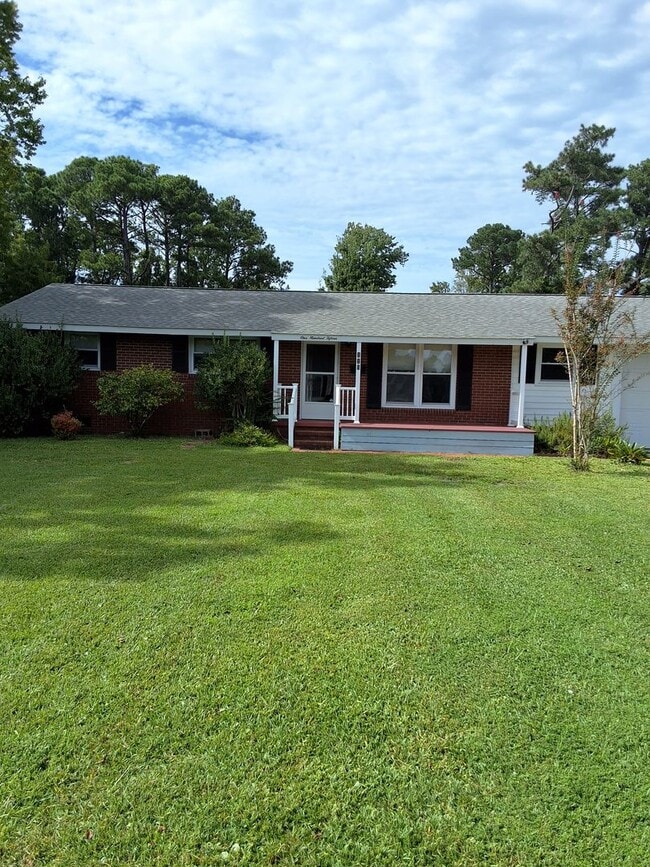 Building Photo - Fully Furnished home in Beaufort