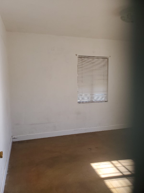 Building Photo - 2328 W Orange Dr