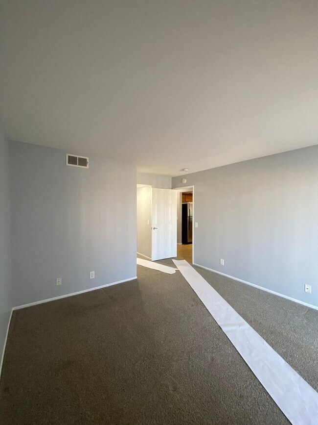 Building Photo - The Palms Condo