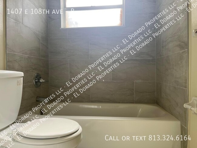 Building Photo - Newly Renovated  2 br / 1 ba duplex for re...