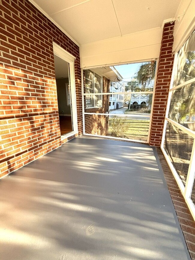 Building Photo - 2 Bedroom | 1 Bathroom Home – Downtown Charleston - Available NOW! Short term lease!