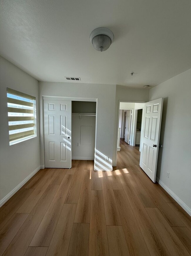 Building Photo - Remodelled 4 Bedroom Townhome for Lease in...