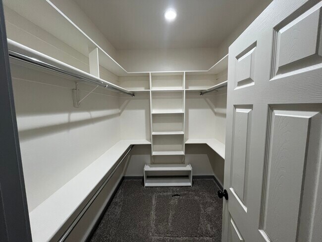 Building Photo - 004