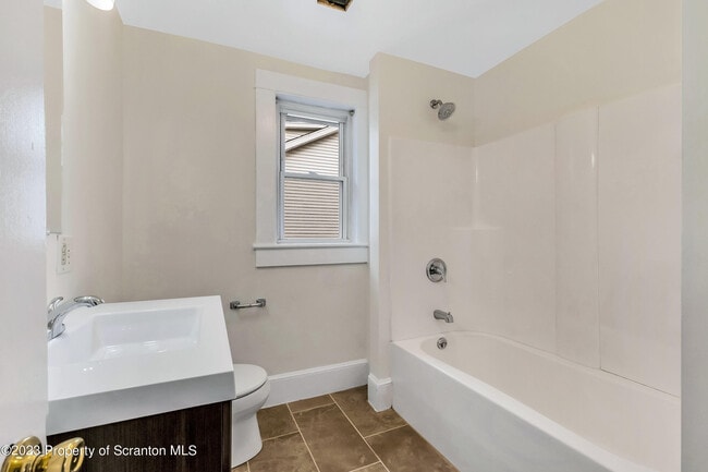 Building Photo - 517 Highland Ave