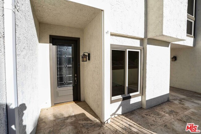 Building Photo - 17097 Palisades Cir