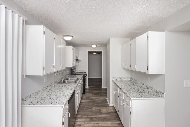 Building Photo - 5 Forestgate Ct