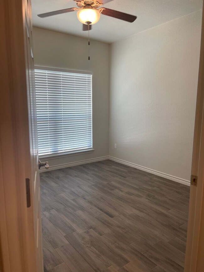 Building Photo - 511 County Rd 306