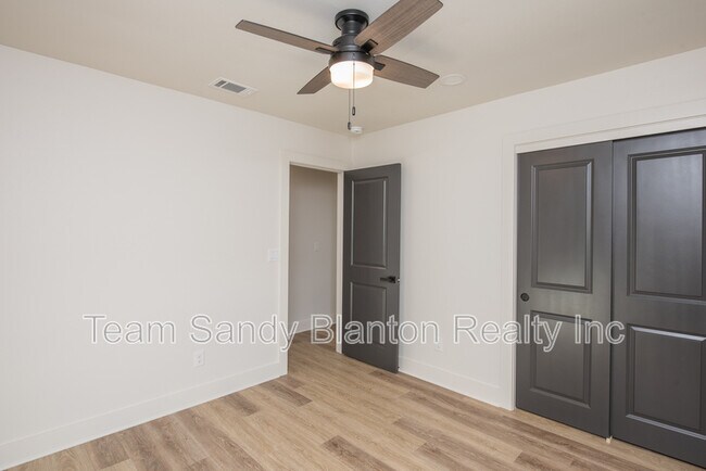 Building Photo - 2540 Hallmark Dr