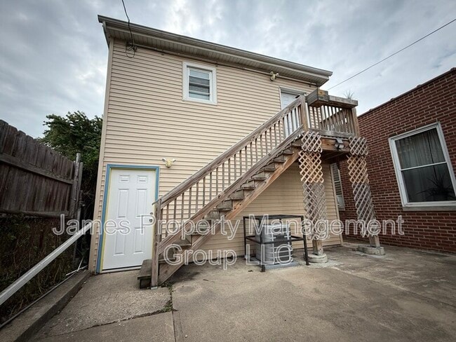 Building Photo - 1232 N Hamlin Ave
