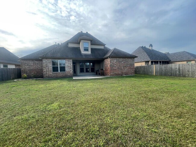 Building Photo - North Bossier Beauty in Tiburon Subdivision