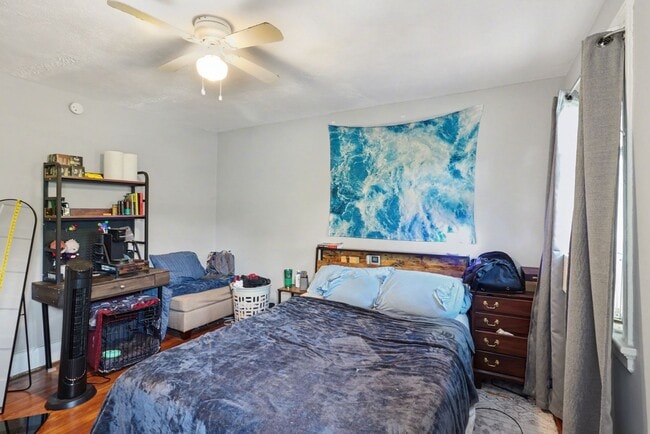 Building Photo - Charming 2BR + Office Home with Fenced Yards & Spacious Living – Available June 2026