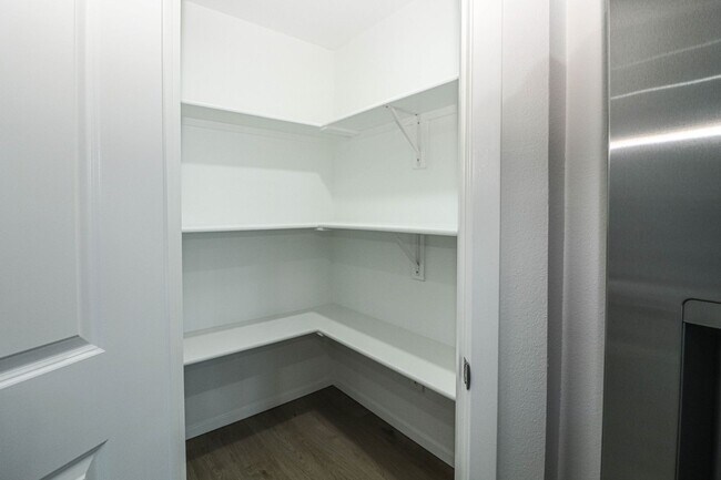 Building Photo - 3202 S 15th Pl