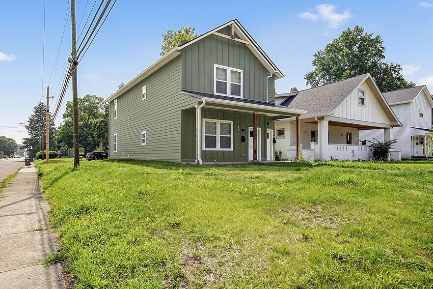 Building Photo - 3955 Rookwood Ave