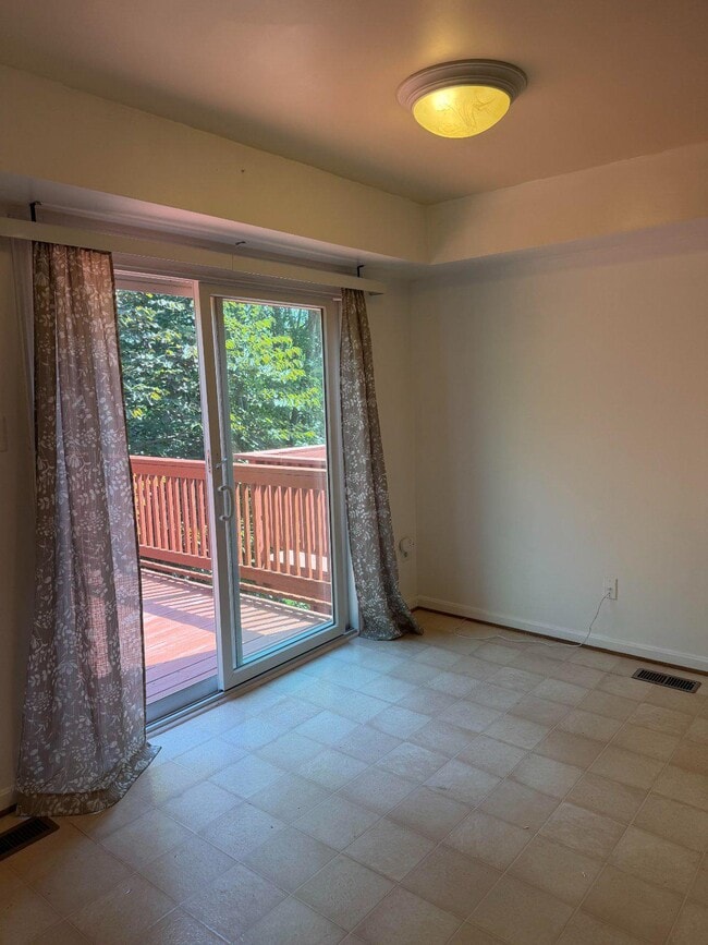 Building Photo - 8686 Manahan Dr