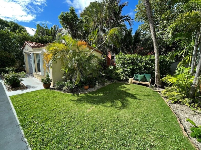 Primary Photo - 1018 W 47th St