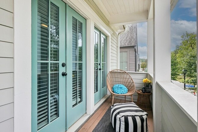 Building Photo - 144 1st Ave NW