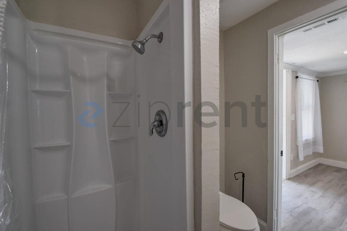 Building Photo - Unit B