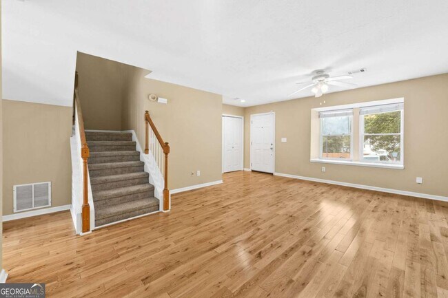 Building Photo - 2266 Oak Glenn Cir