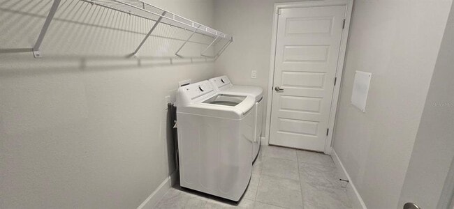 Building Photo - 10715 SW 41st Ave