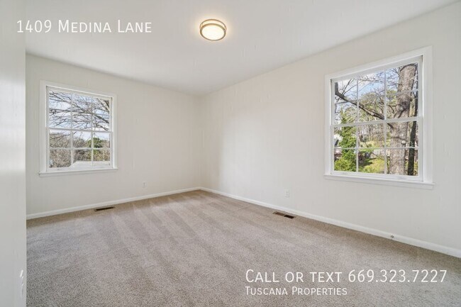 Building Photo - 1409 Medina Ln