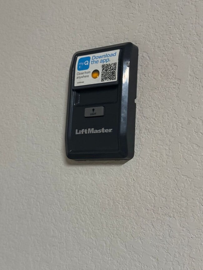 Building Photo - 3/2/2 Home for the Holidays - Move in Specials call to inquire