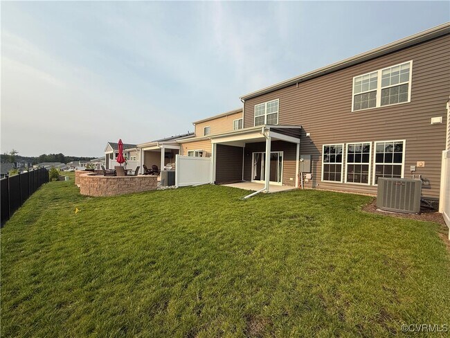 Building Photo - 7048 Dunton Rd