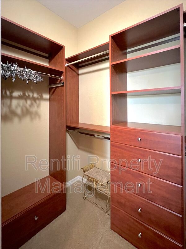 Building Photo - 11915 Country Day Cir