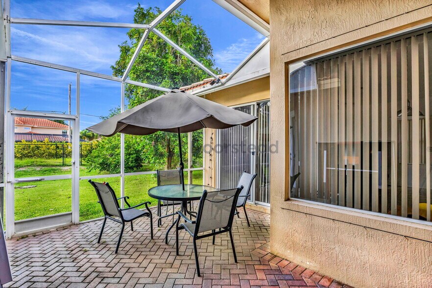 Building Photo - 10555 Paso Fino Dr