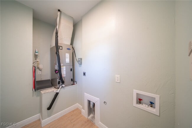 Building Photo - 2122 SW 29th Terrace