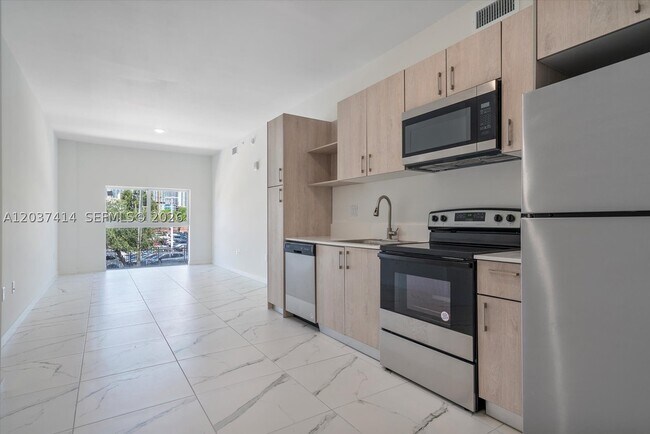 Building Photo - 420 SW 7th St