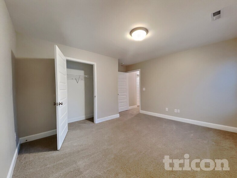 Building Photo - 110 Hunter Fox Trail