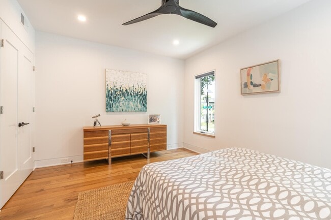 Building Photo - 103 17th St SE