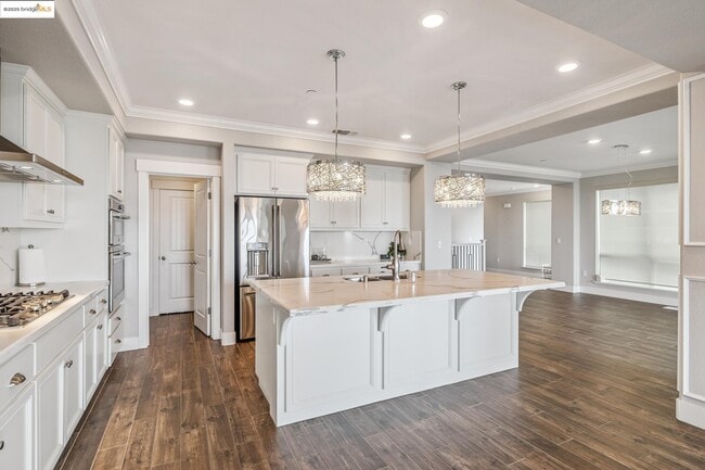 Building Photo - 6733 Skyview Dr