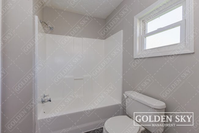 Building Photo - 3013 S Pershing Dr