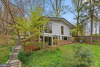 Building Photo - 3909 Rickover Rd