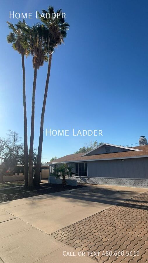 Building Photo - 1128 E Broadmor Dr