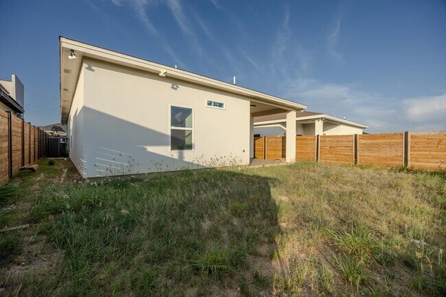 Building Photo - 3912 Texas Dr